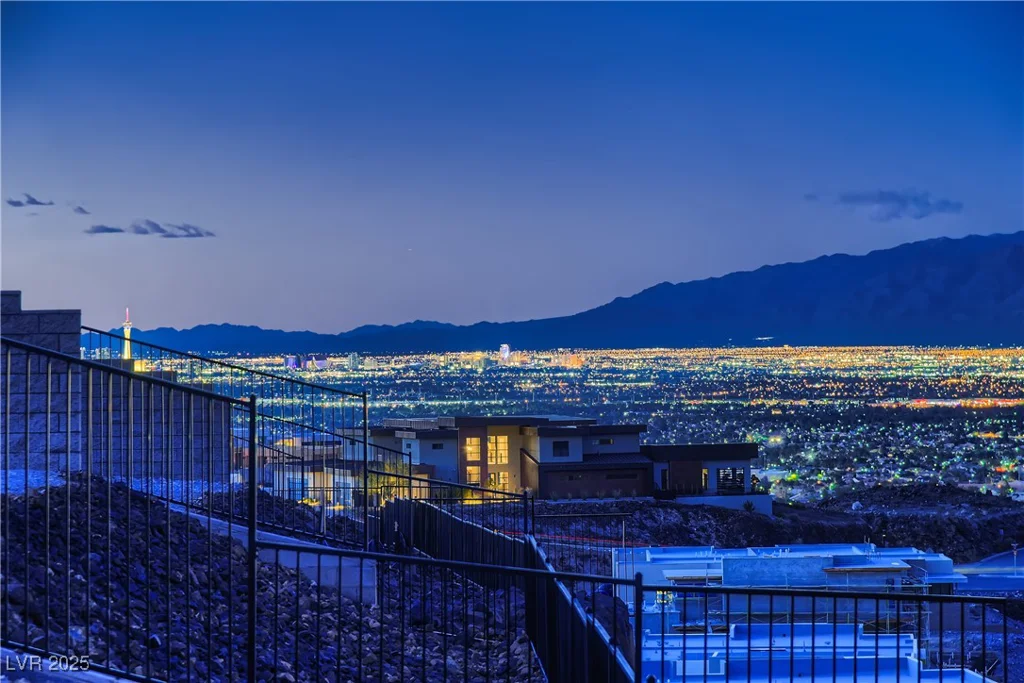 678 Blackrock Rim, Henderson, NV 89012