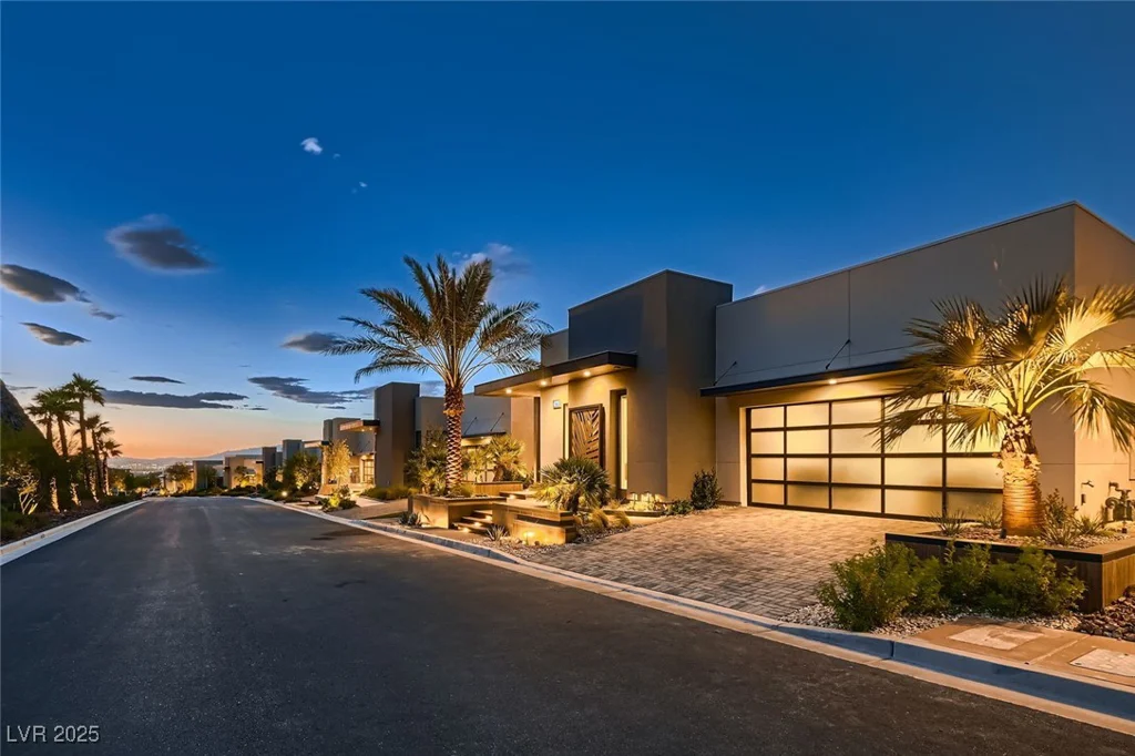678 Blackrock Rim, Henderson, NV 89012