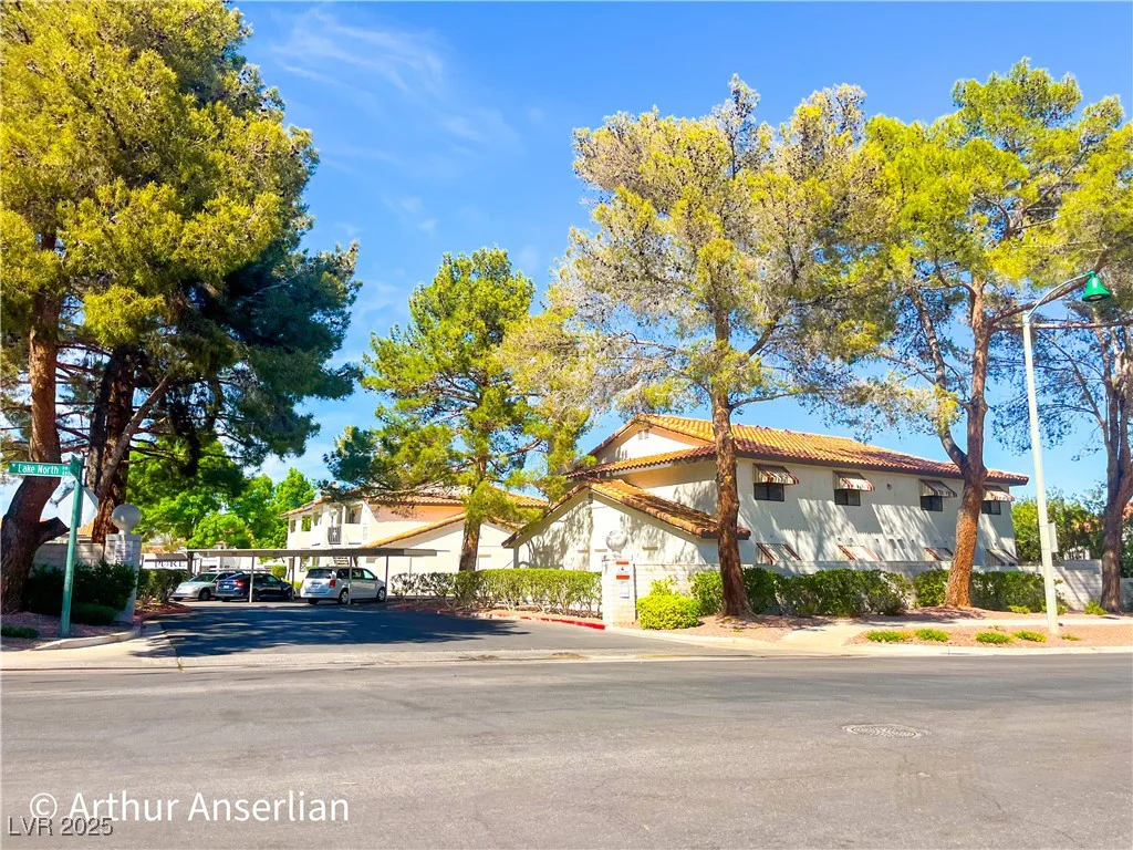2720 Beaver Creek, Las Vegas, NV 89117
