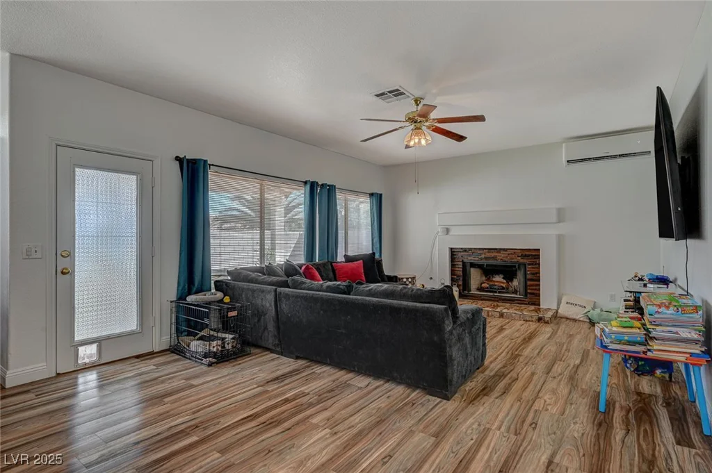 7650 Hartwell, Las Vegas, NV 89123