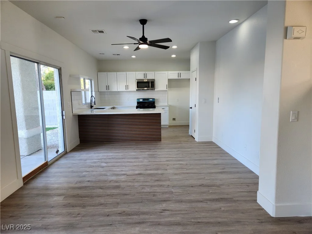 2032 Jesse Scott, Las Vegas, NV 89106