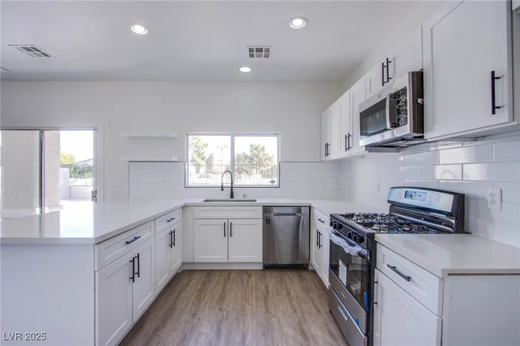 2032 Jesse Scott, Las Vegas, NV 89106