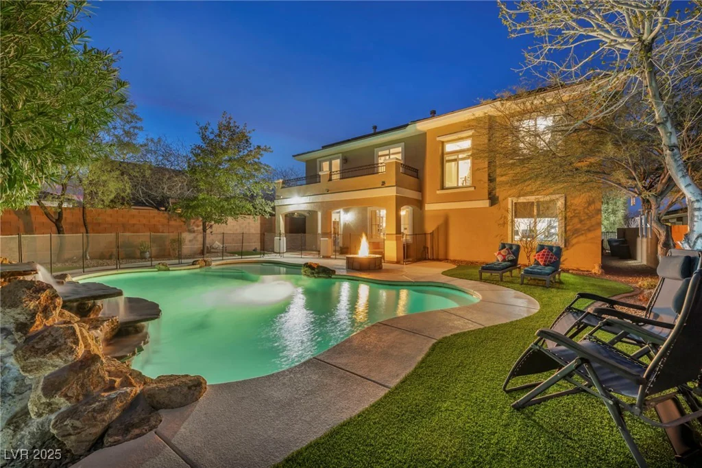 10233 Madison Grove, Las Vegas, NV 89166