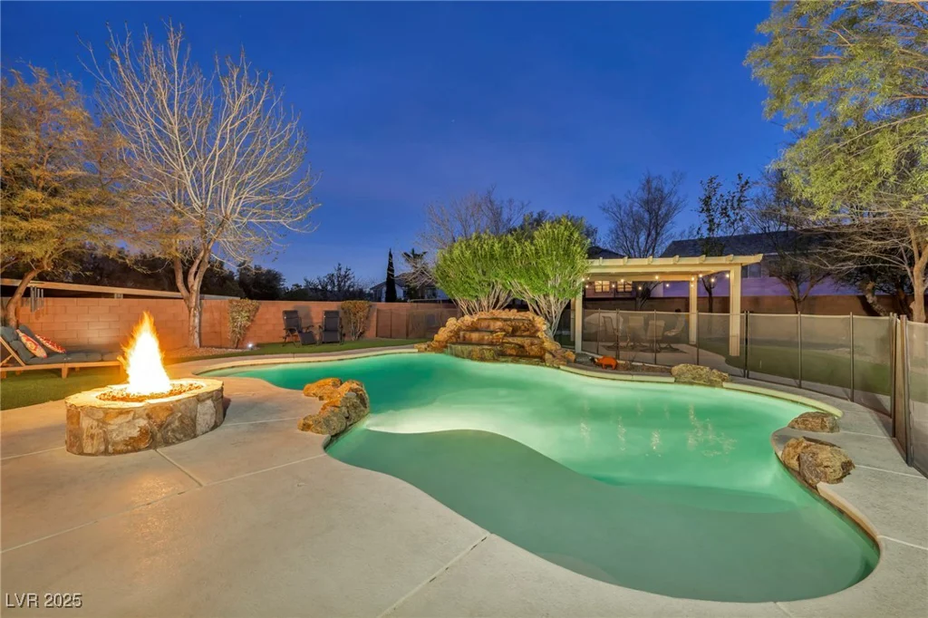 10233 Madison Grove, Las Vegas, NV 89166