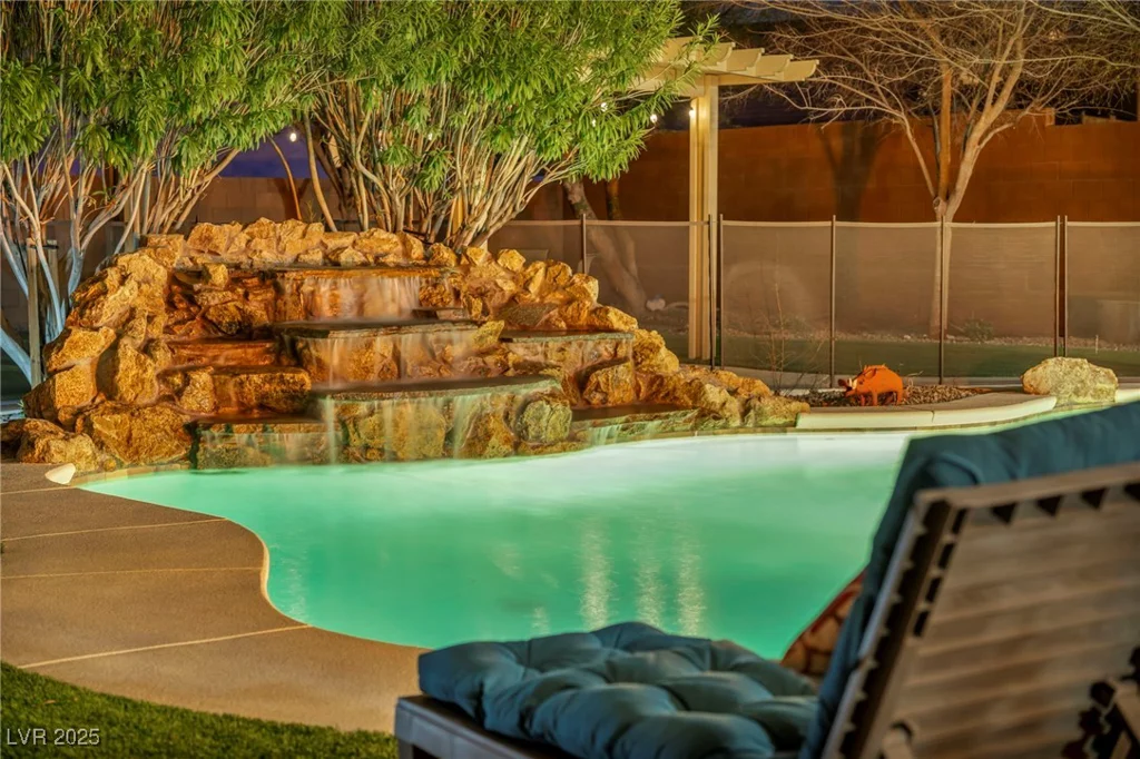 10233 Madison Grove, Las Vegas, NV 89166