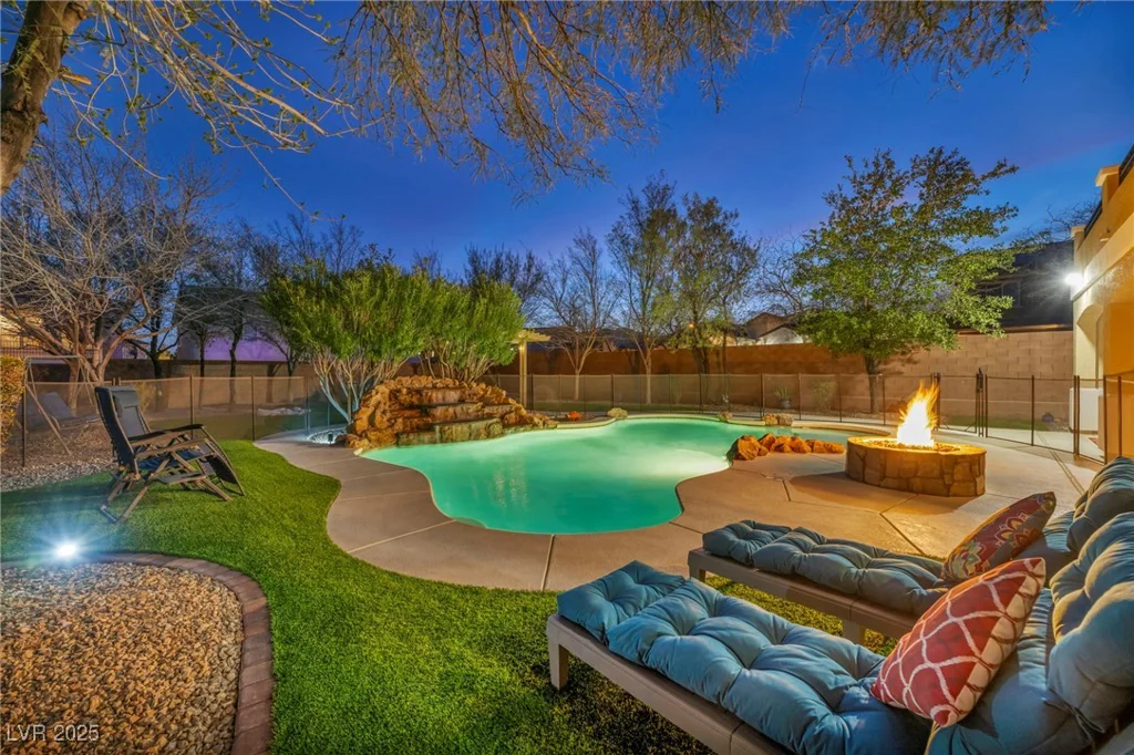 10233 Madison Grove, Las Vegas, NV 89166