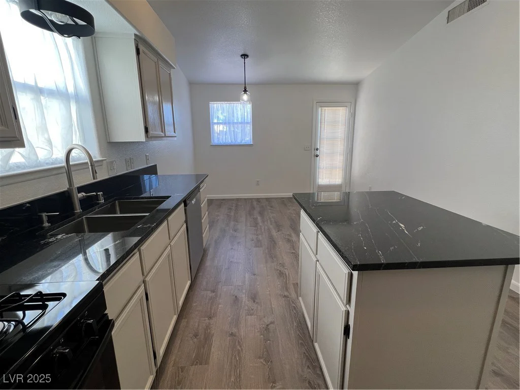 6104 Hillside Bloom, Las Vegas, NV 89130