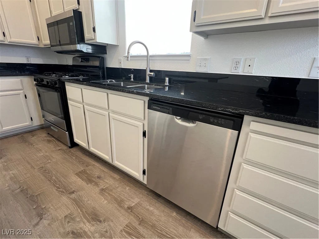 6104 Hillside Bloom, Las Vegas, NV 89130