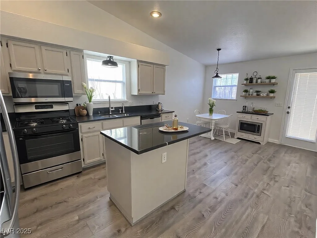6104 Hillside Bloom, Las Vegas, NV 89130