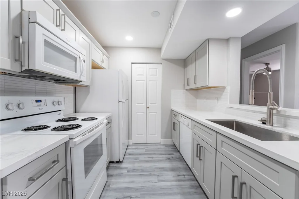 220 Mission Catalina, Las Vegas, NV 89107