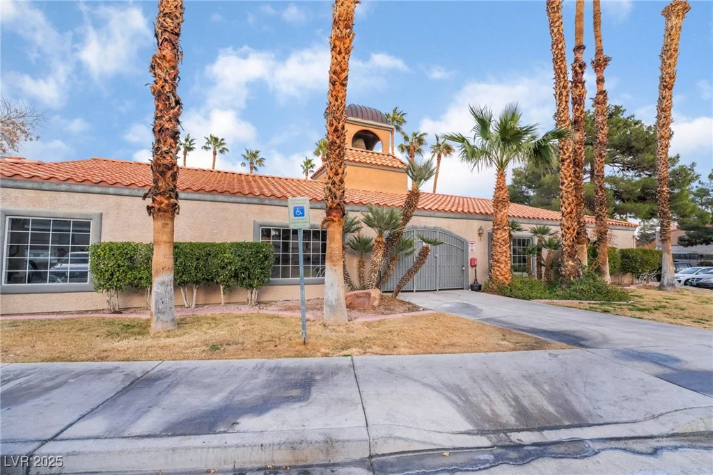 220 Mission Catalina, Las Vegas, NV 89107