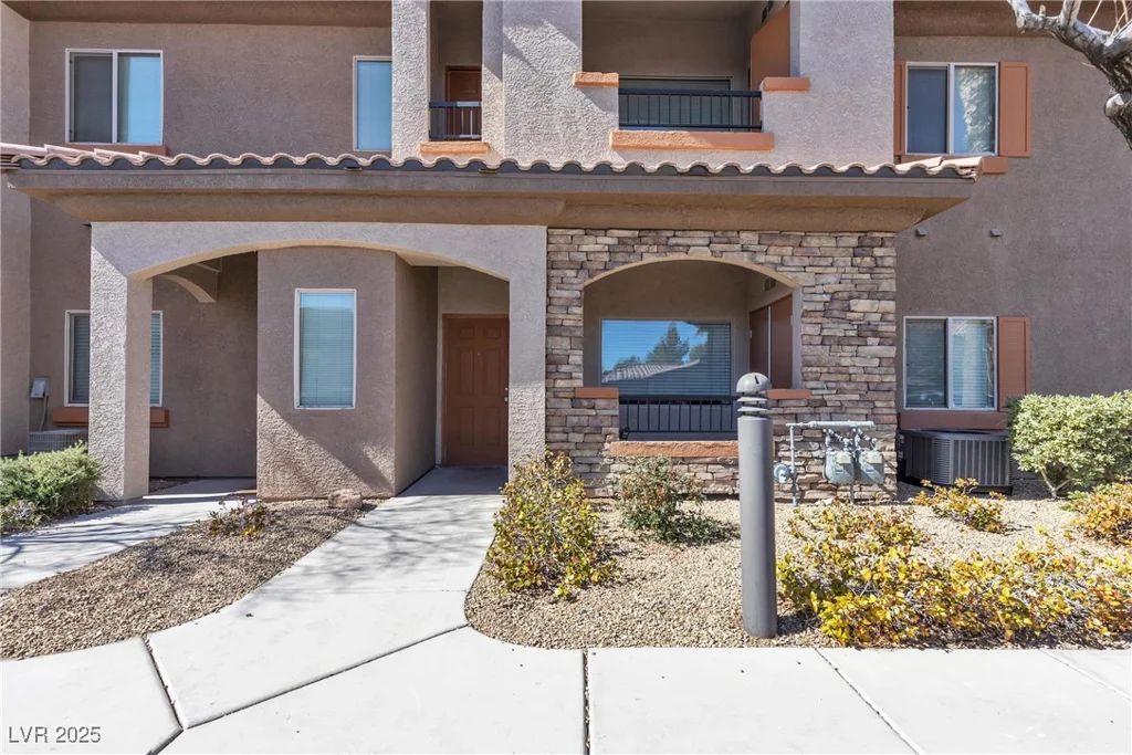7701 Robindale, Las Vegas, NV 89113