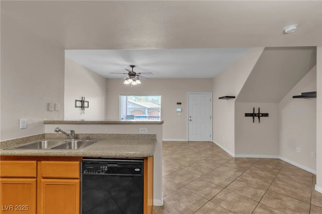 7701 Robindale, Las Vegas, NV 89113