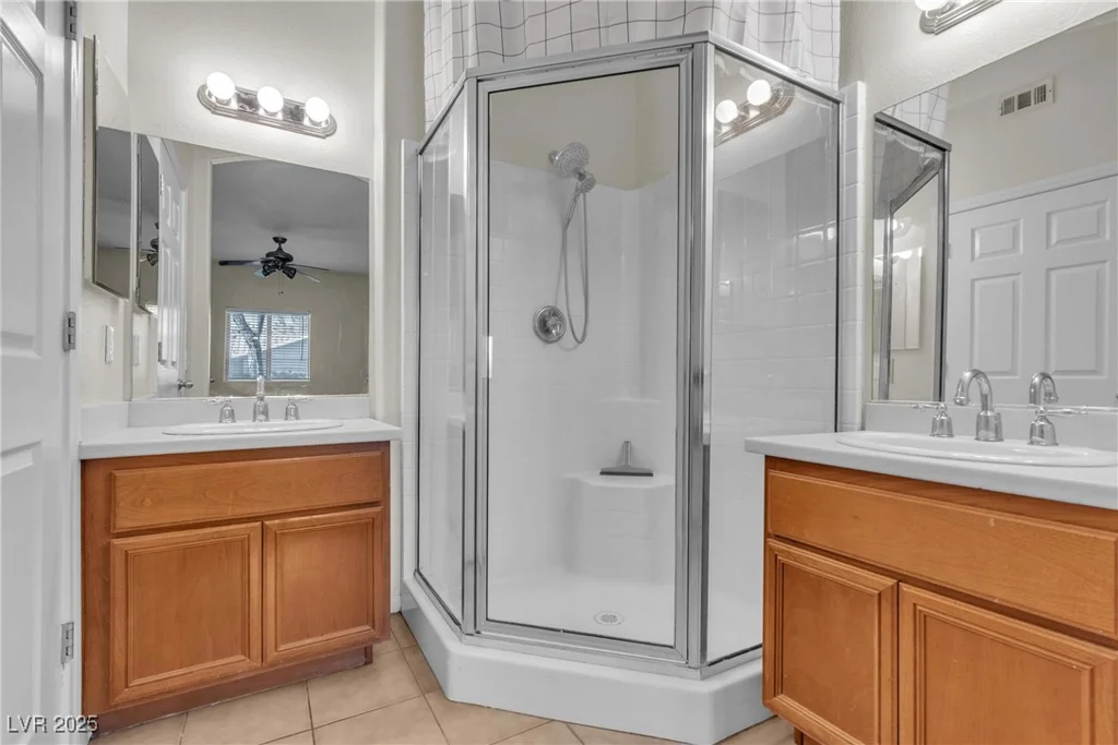 7701 Robindale, Las Vegas, NV 89113