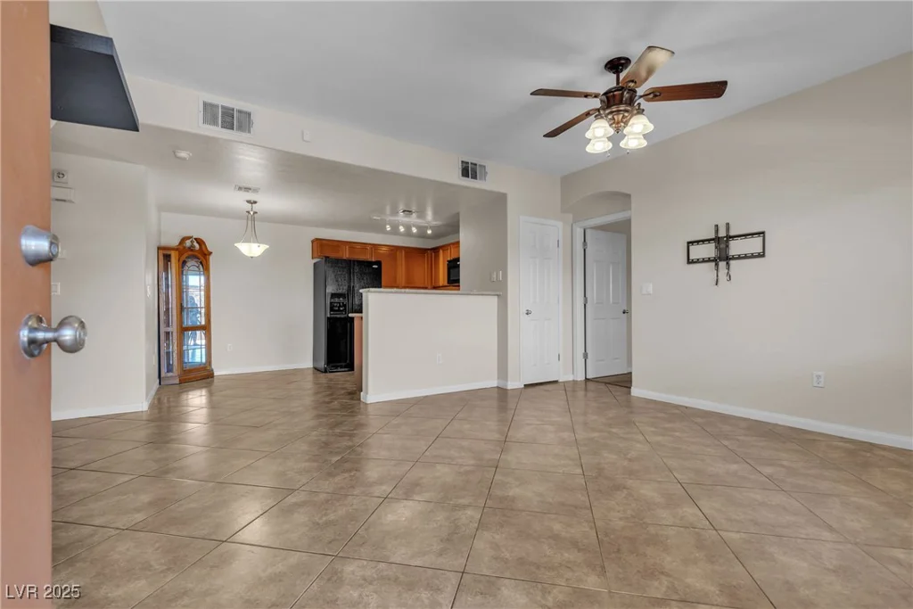 7701 Robindale, Las Vegas, NV 89113