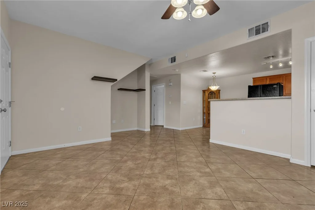 7701 Robindale, Las Vegas, NV 89113
