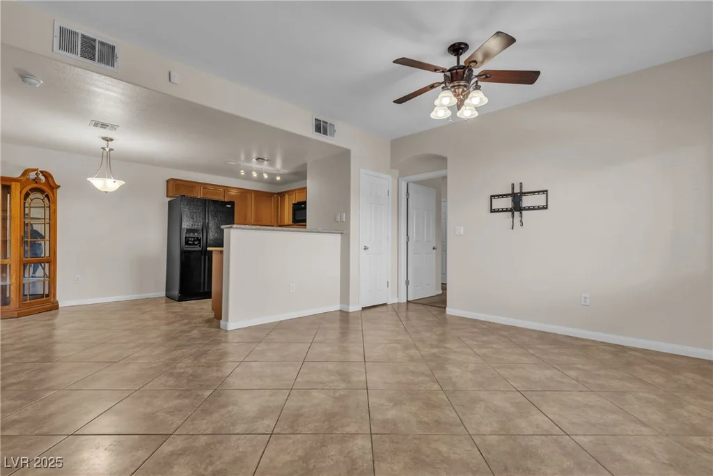 7701 Robindale, Las Vegas, NV 89113