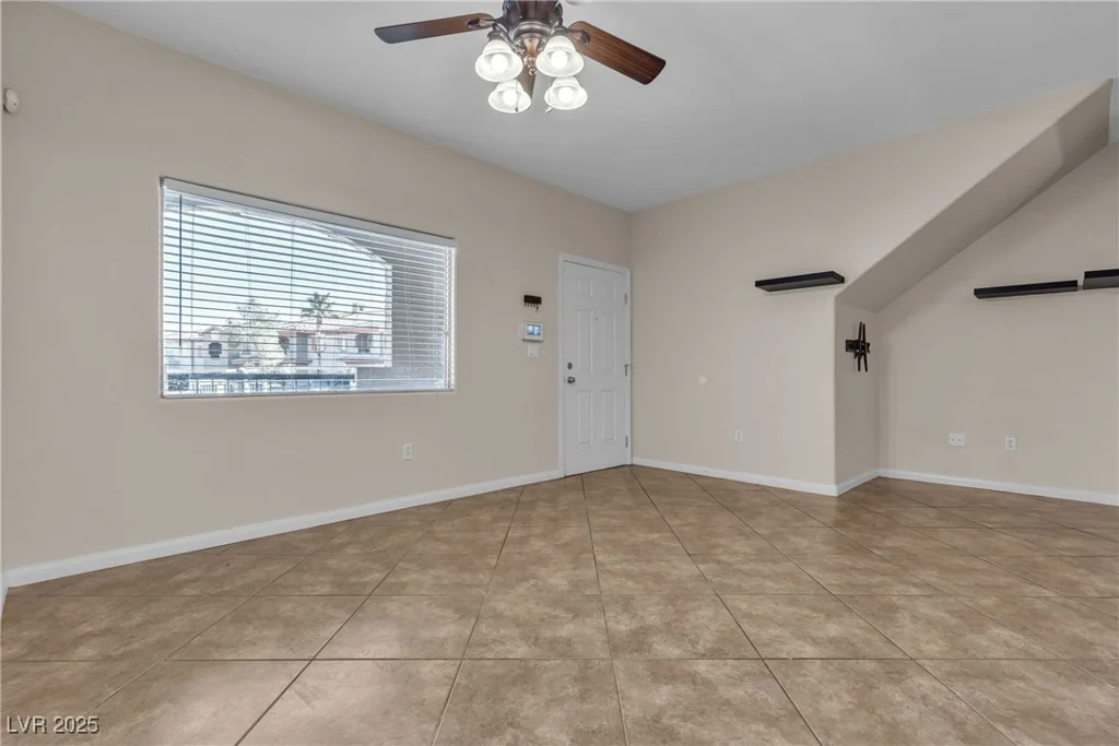 7701 Robindale, Las Vegas, NV 89113