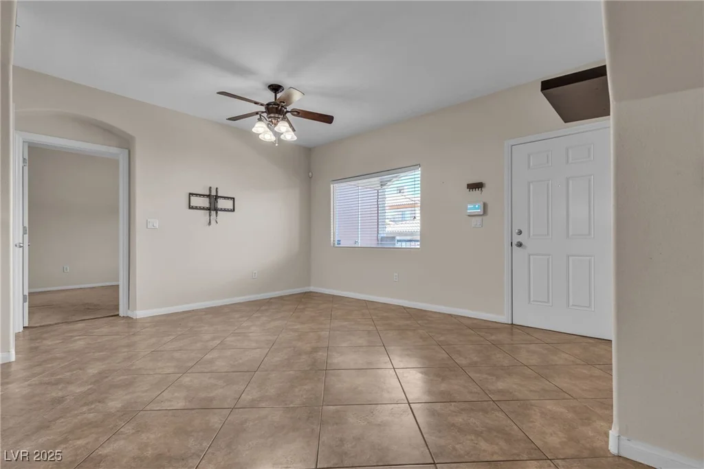 7701 Robindale, Las Vegas, NV 89113