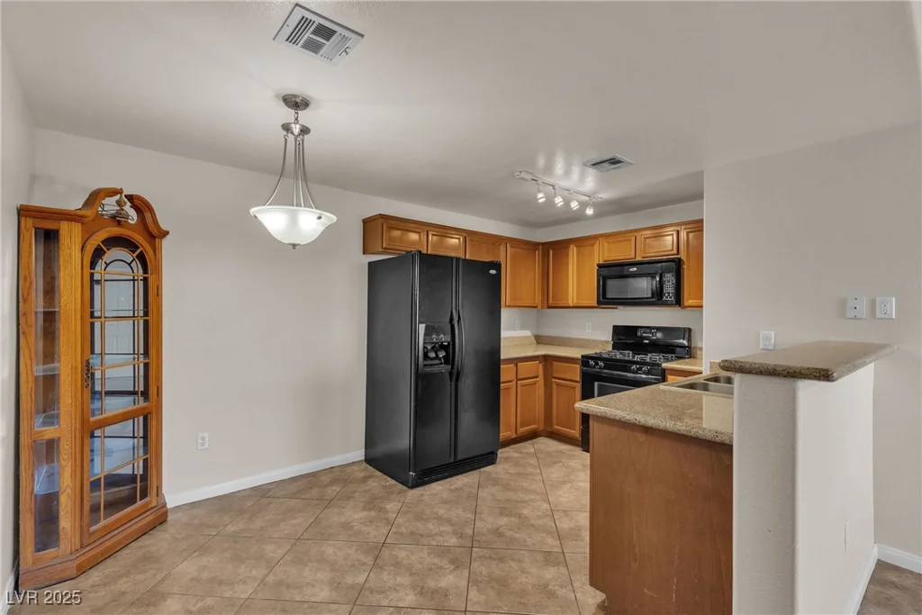 7701 Robindale, Las Vegas, NV 89113