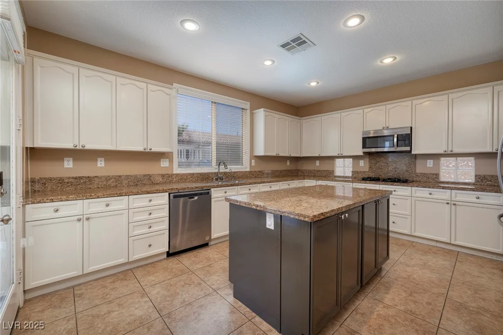 9379 Arrowhead Bluff, Las Vegas, NV 89149