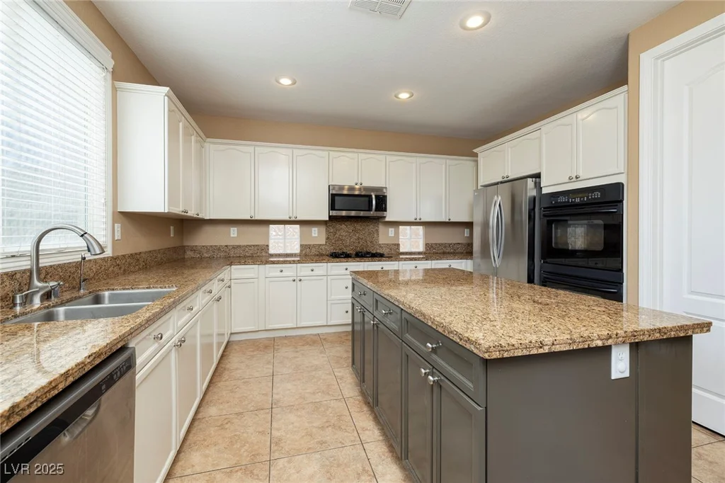 9379 Arrowhead Bluff, Las Vegas, NV 89149