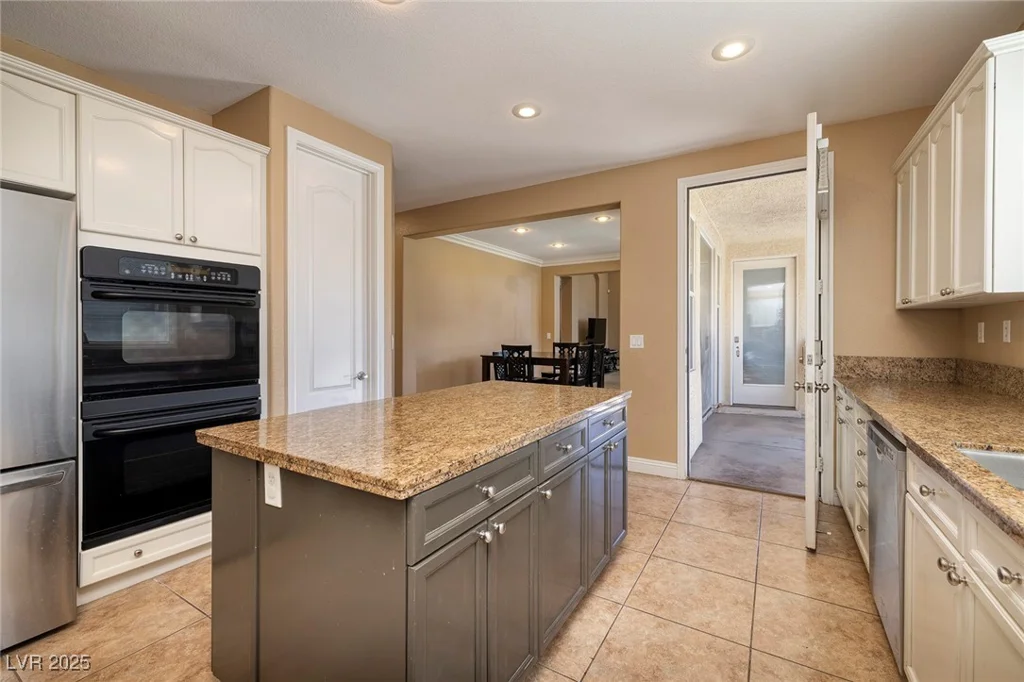 9379 Arrowhead Bluff, Las Vegas, NV 89149