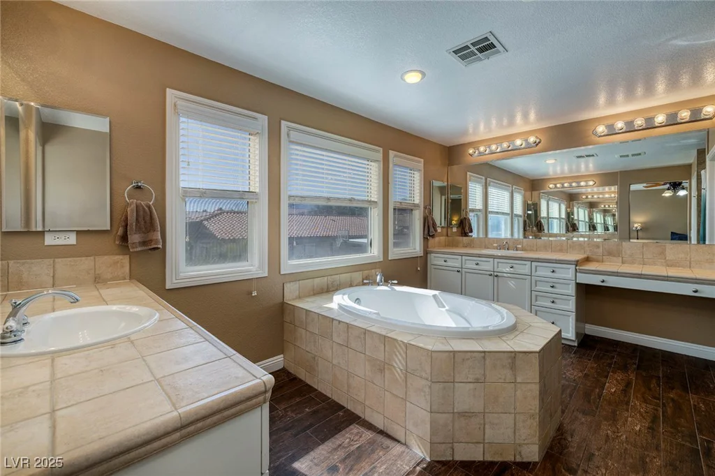 9379 Arrowhead Bluff, Las Vegas, NV 89149