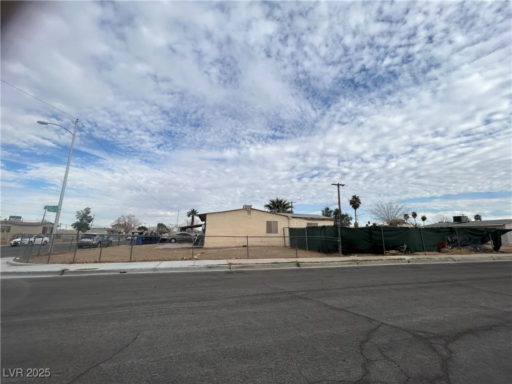 609 Kasper, Las Vegas, NV 89106