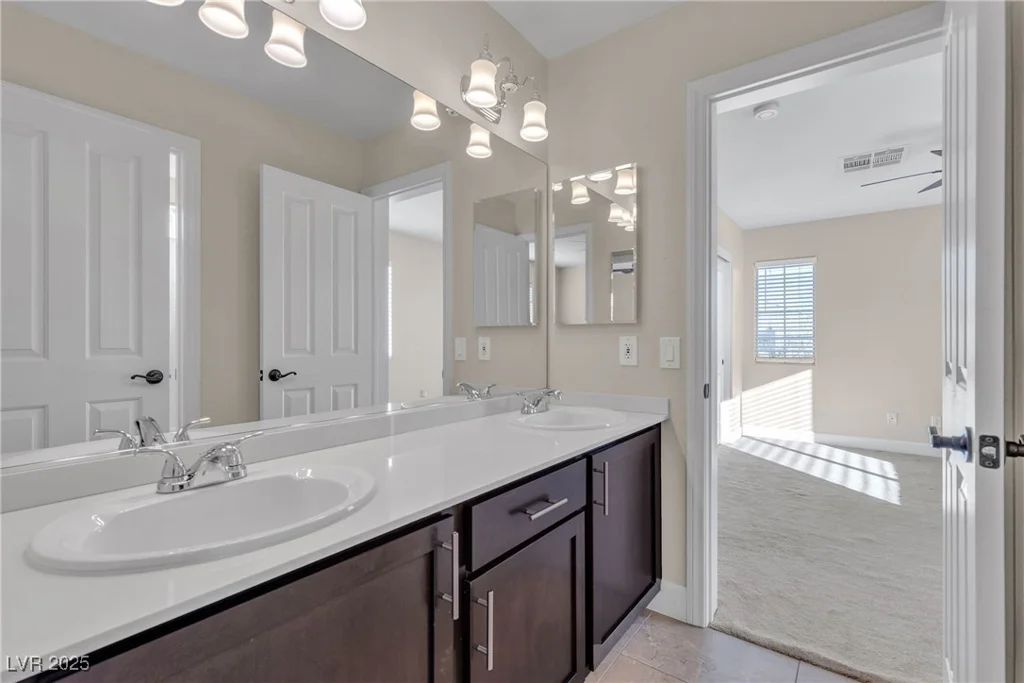 4933 Gate Fall, Las Vegas, NV 89149