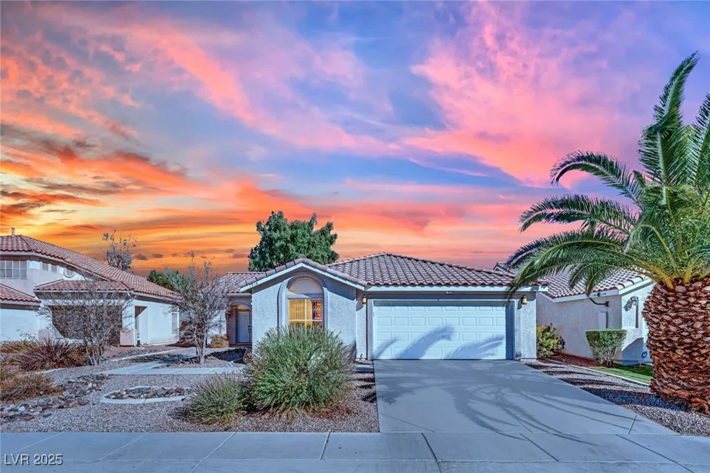 1914 Night Shadow, North Las Vegas, NV 89031