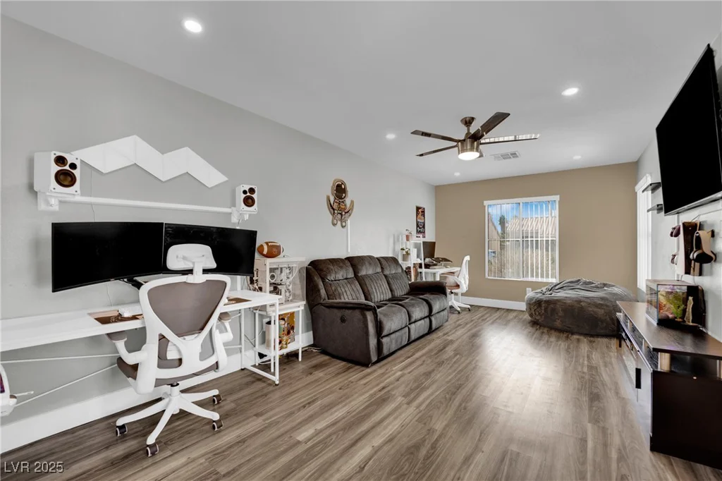 1914 Night Shadow, North Las Vegas, NV 89031