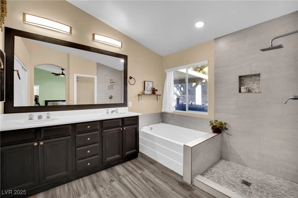 1914 Night Shadow, North Las Vegas, NV 89031