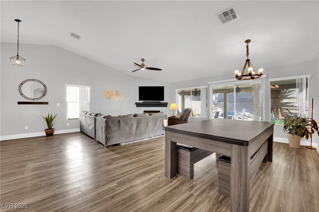 1914 Night Shadow, North Las Vegas, NV 89031
