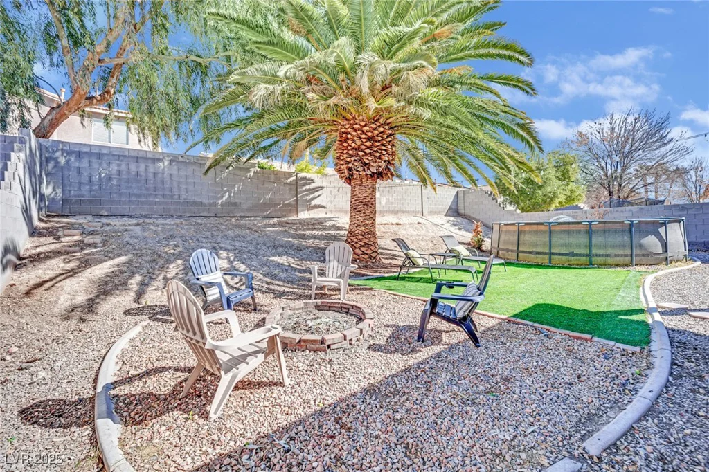1914 Night Shadow, North Las Vegas, NV 89031