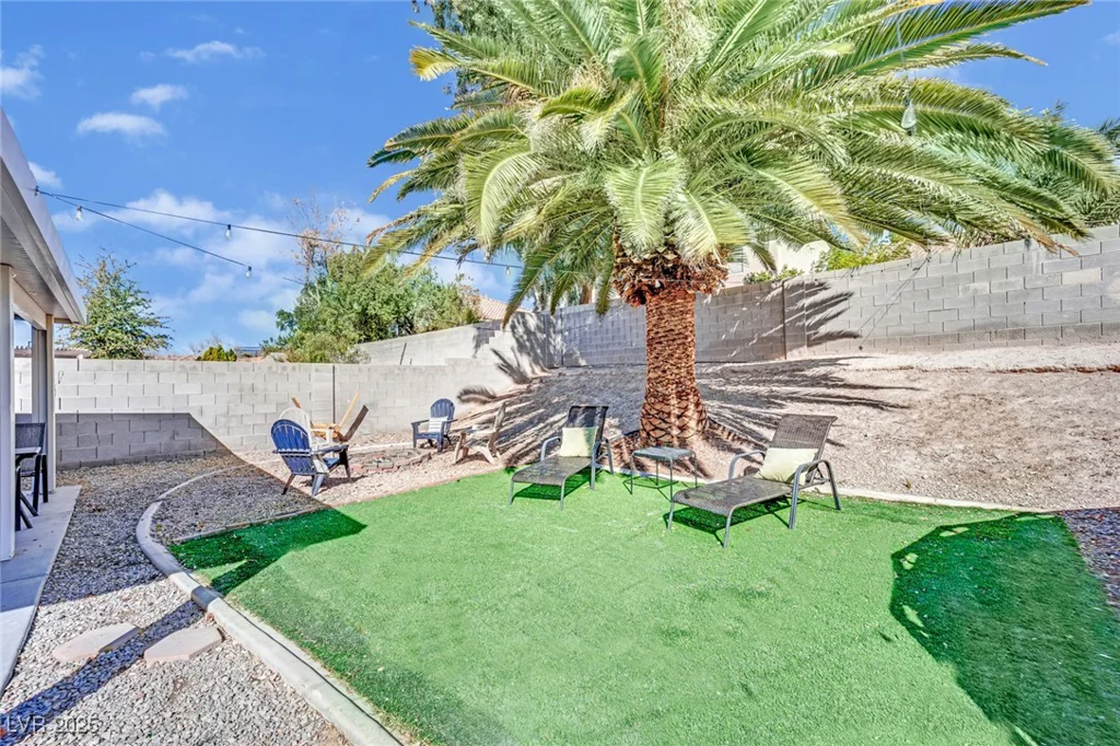 1914 Night Shadow, North Las Vegas, NV 89031