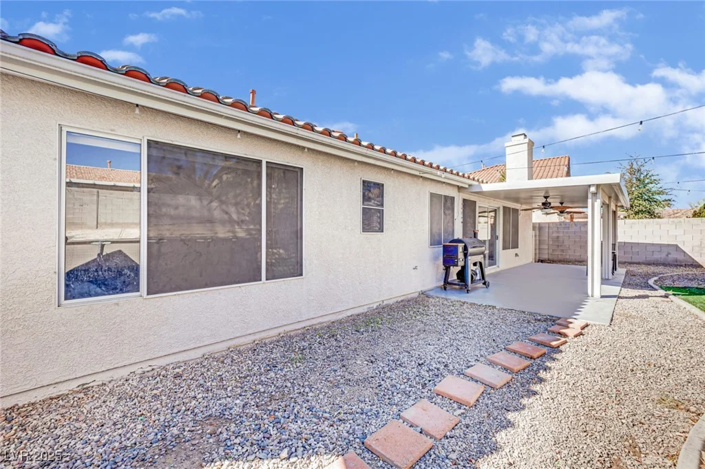 1914 Night Shadow, North Las Vegas, NV 89031