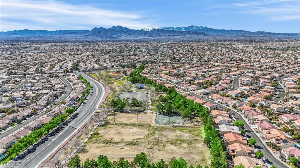 1914 Night Shadow, North Las Vegas, NV 89031