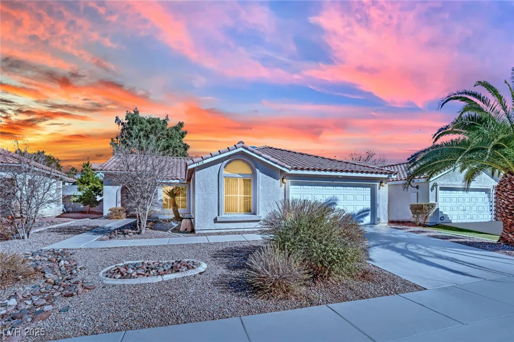 1914 Night Shadow, North Las Vegas, NV 89031