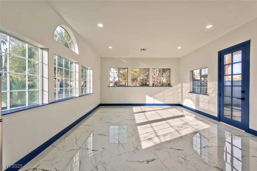 8625 Scarsdale, Las Vegas, NV 89117