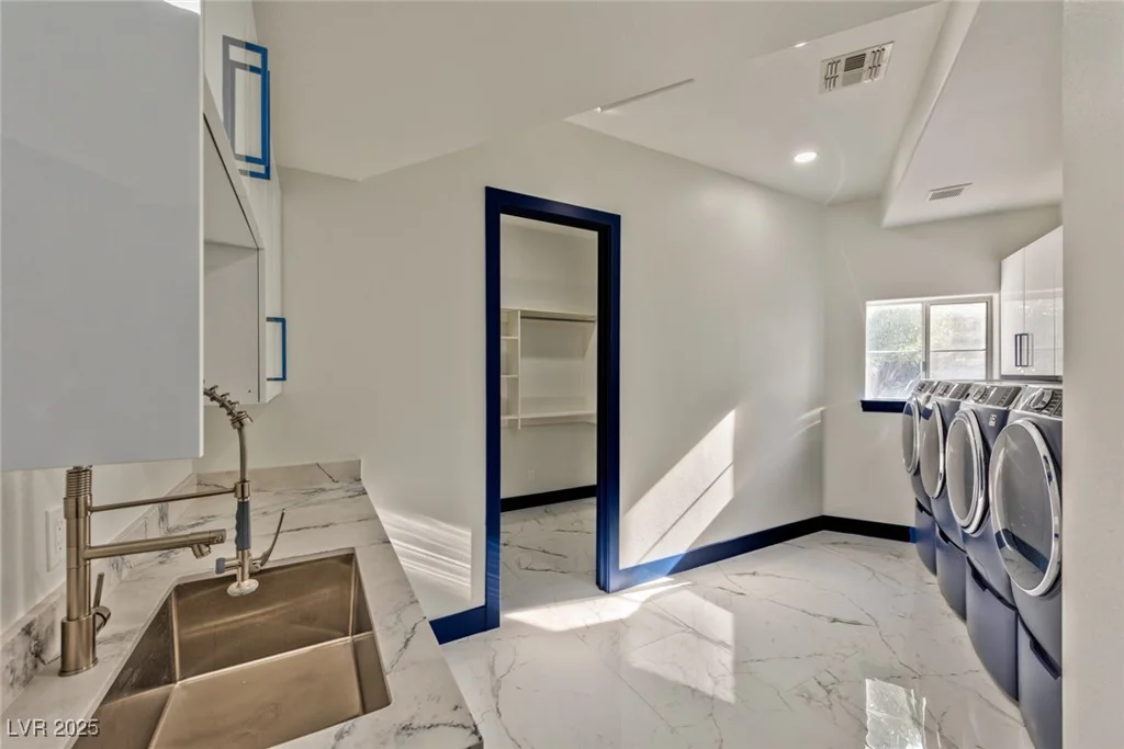 8625 Scarsdale, Las Vegas, NV 89117