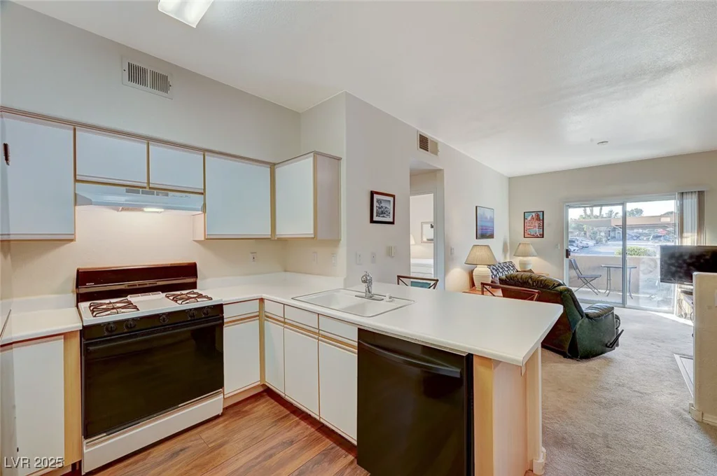 5751 Hacienda, Las Vegas, NV 89122
