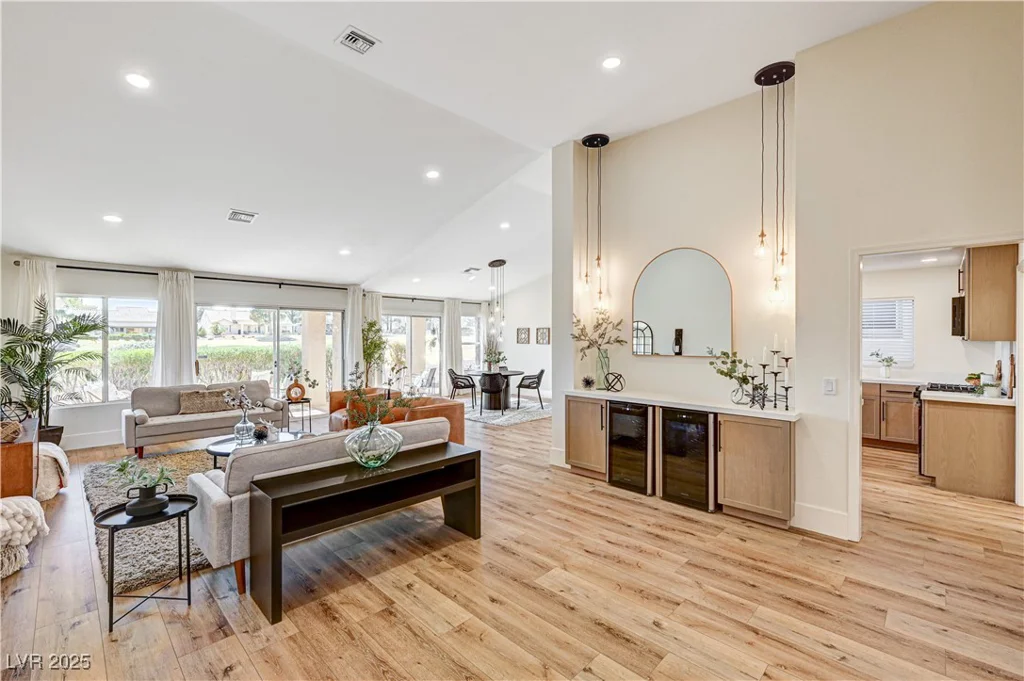 9545 Eagle Valley, Las Vegas, NV 89134