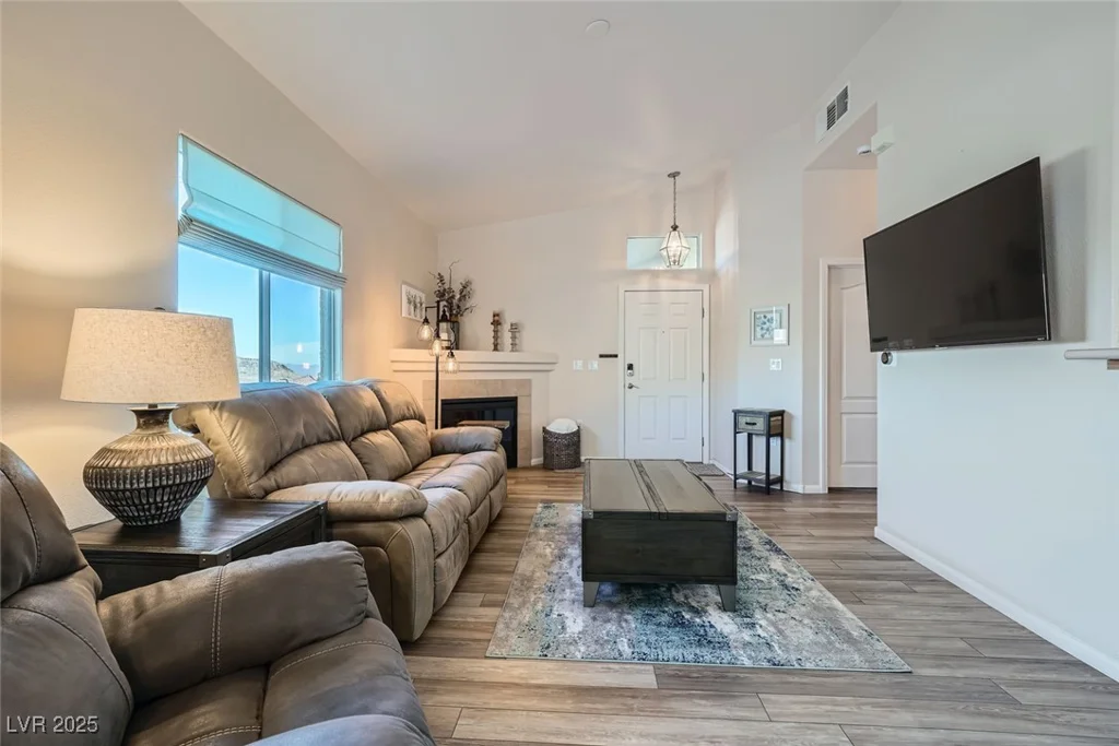 3574 Desert Cliff, Las Vegas, NV 89129
