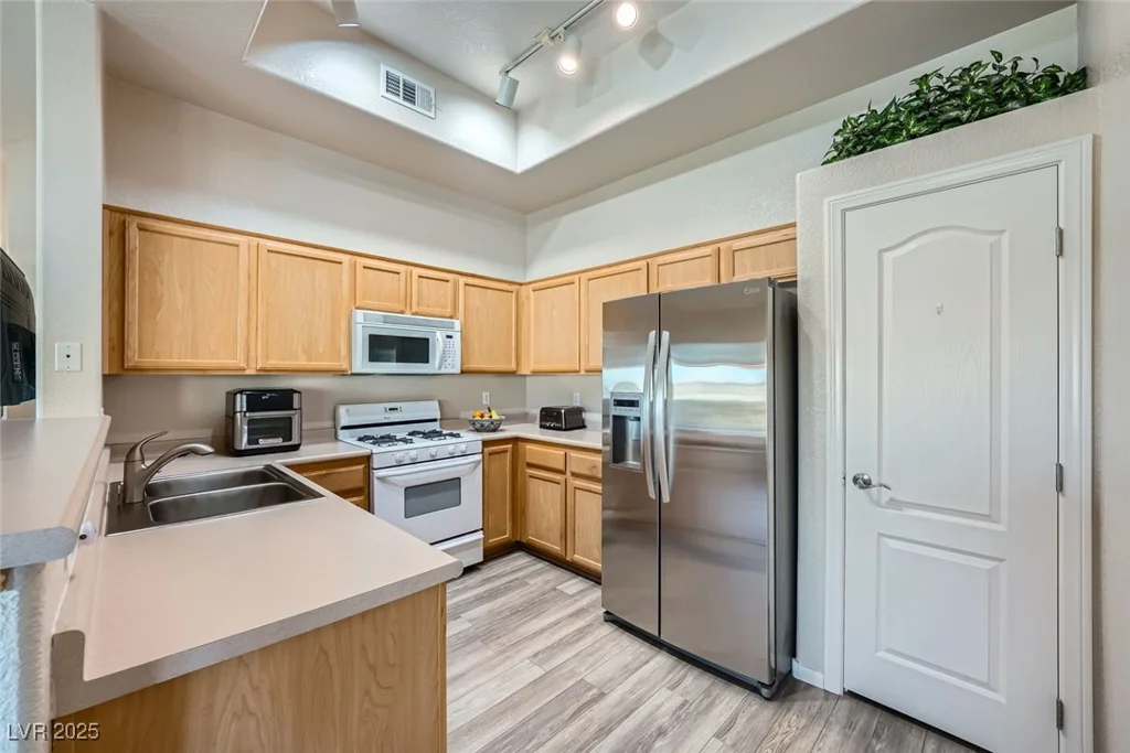 3574 Desert Cliff, Las Vegas, NV 89129