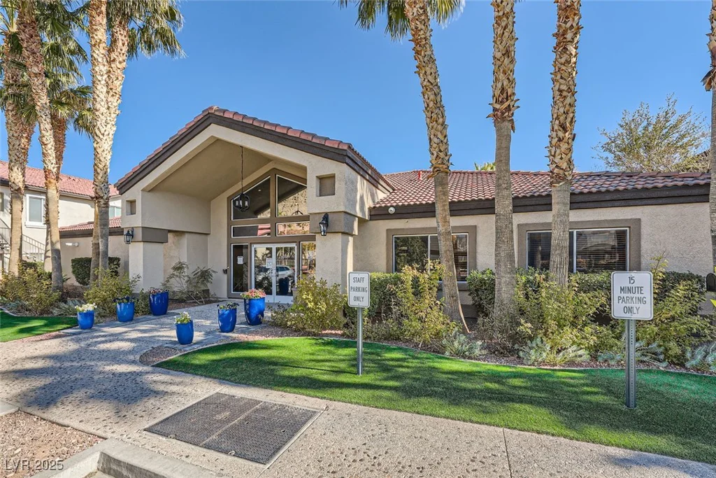 3574 Desert Cliff, Las Vegas, NV 89129