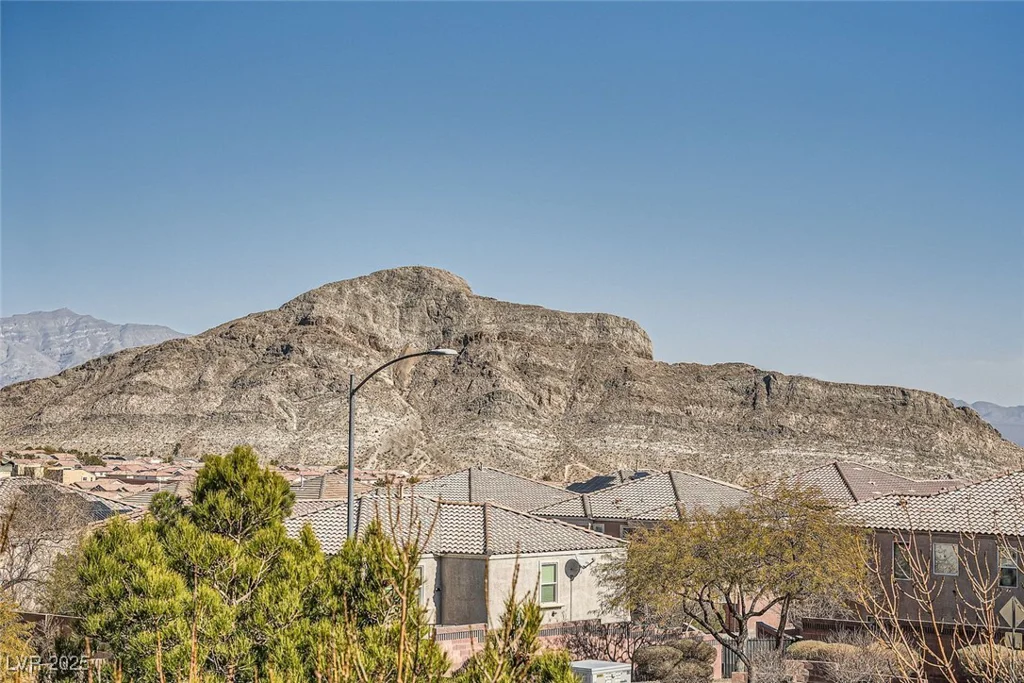 3574 Desert Cliff, Las Vegas, NV 89129