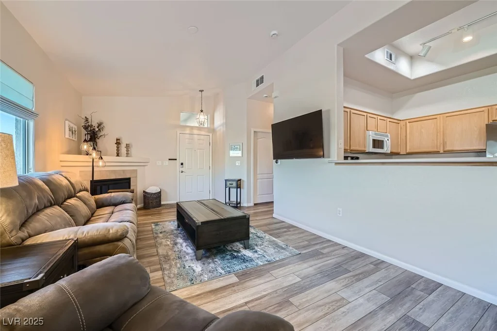 3574 Desert Cliff, Las Vegas, NV 89129