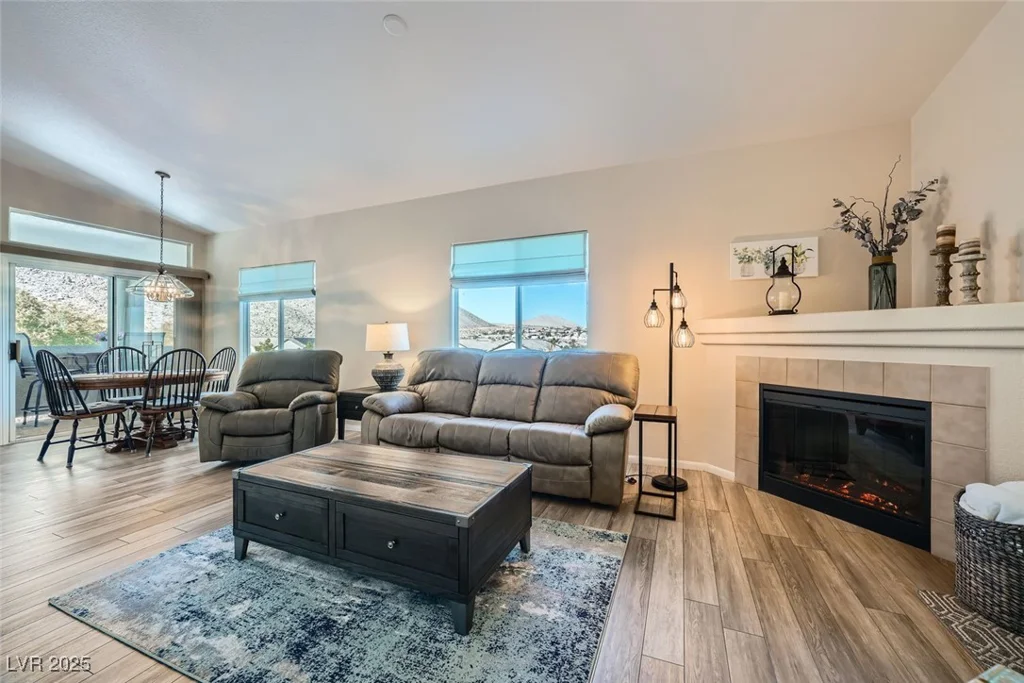 3574 Desert Cliff, Las Vegas, NV 89129