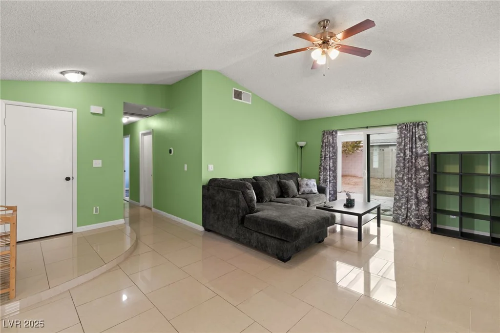 5900 Tippin, Las Vegas, NV 89130